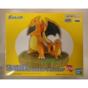 Figura de Charmander y Charizard de Pokémon